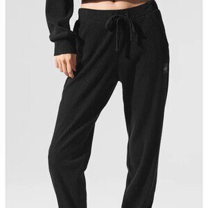 Alo yoga Muse Sweatpants Jogger-style. Nwt Size X-Small,  black.